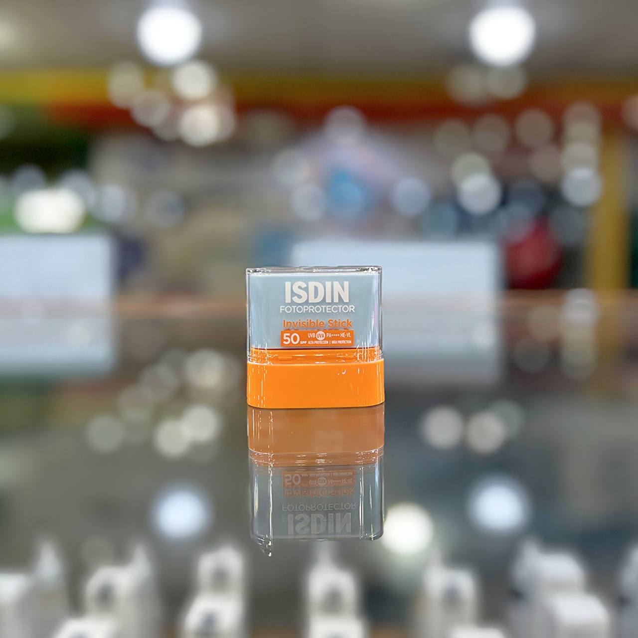 محصول ضد آفتاب استیکی بی‌رنگ ایزدین فوتوپروتکتور با SPF 50 گالری