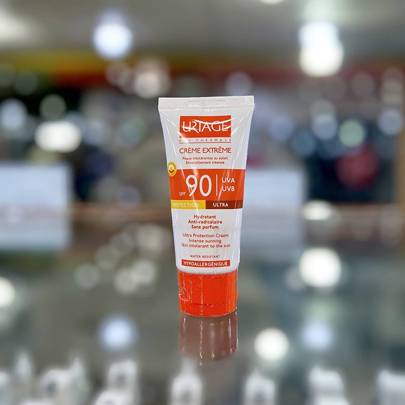 محصول کرم ضد آفتاب اوریاژ اکستریم SPF 90 گالری